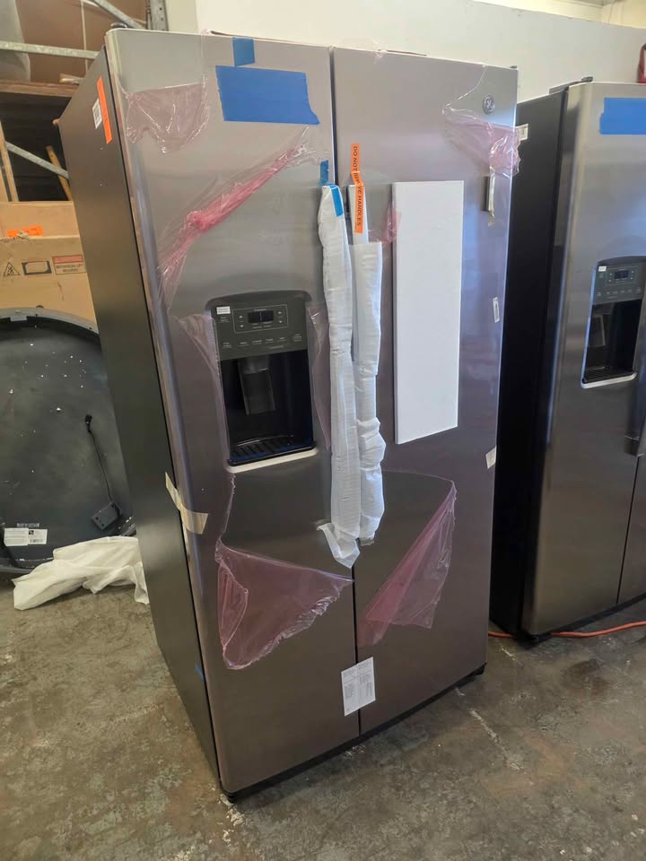 GE 25.3 cu. ft. Side by Side Refrigerator in Fingerprint Resistant Stainless Steel, Standard Depth, - Image 8