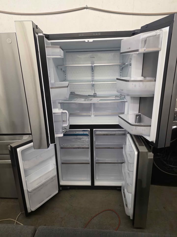 GE Profile™ ENERGY STAR 28.4 Cu. Ft. Quad-Door Refrigerator with Dual-Dispense AutoFill Pitcher - Image 7