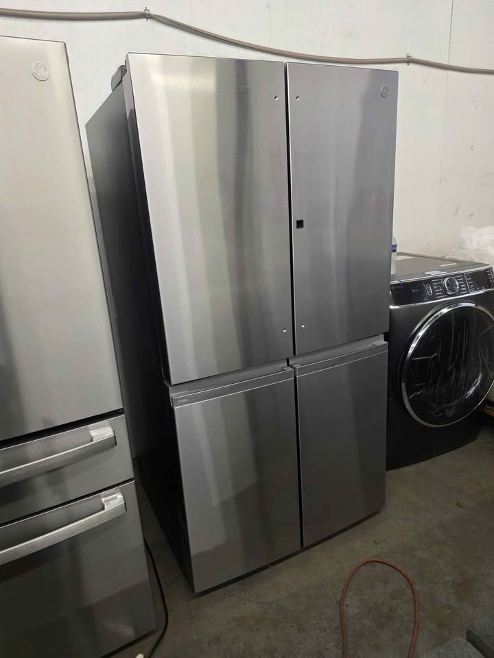 GE Profile™ ENERGY STAR 28.4 Cu. Ft. Quad-Door Refrigerator with Dual-Dispense AutoFill Pitcher - Image 8