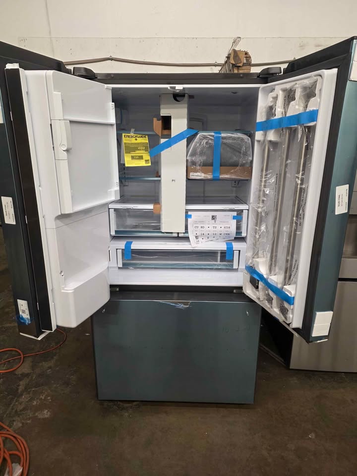 Cafe 27.8 cu. ft. Smart French Door Refrigerator with Hot Water Dispenser in Stainless Steel, Smart - Image 7