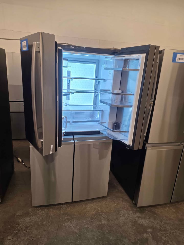 GE Profile 22.9 cu. ft. Counter-Depth Quad-Door Refrigerator with Dual-Dispense AutoFill Pitcher - Image 7