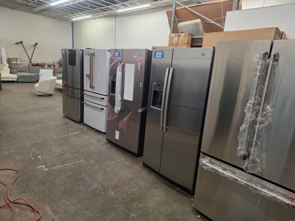 GE Profile 22.9 cu. ft. Counter-Depth Quad-Door Refrigerator with Dual-Dispense AutoFill Pitcher - Image 9