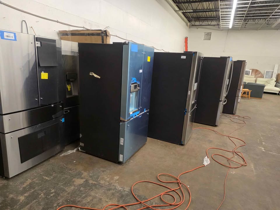 GE Profile 22.9 cu. ft. Counter-Depth Quad-Door Refrigerator with Dual-Dispense AutoFill Pitcher - Image 10