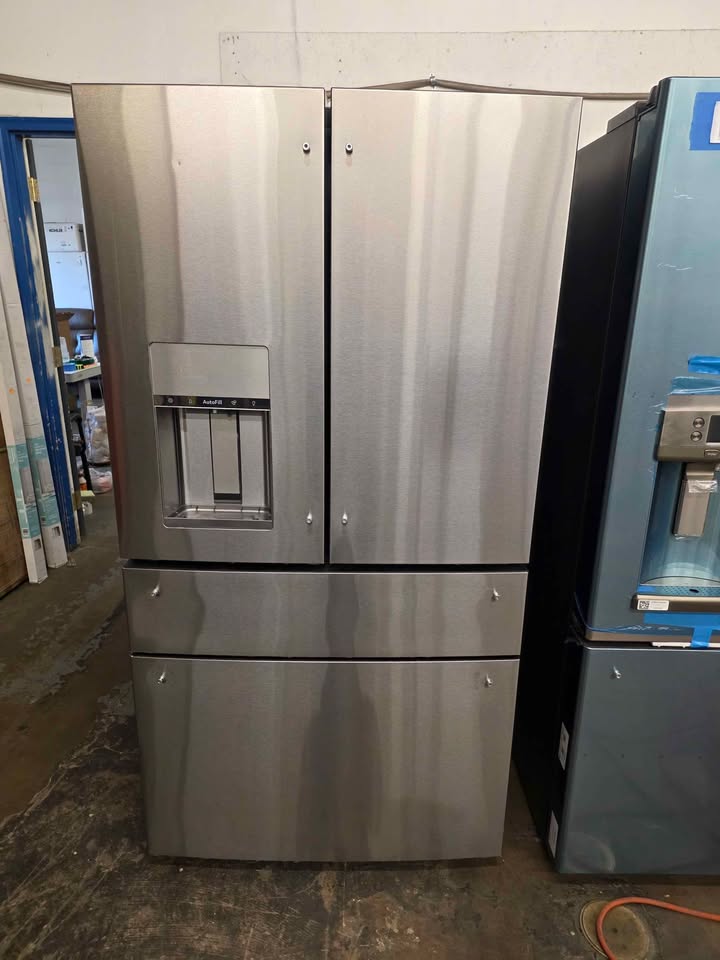 Cafe 22.3 cu. ft. Smart Four-Door French Door Refrigerator with Hands-Free Autofill in Stainless -CD - Image 6