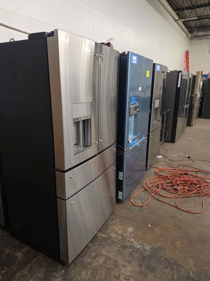 Cafe 22.3 cu. ft. Smart Four-Door French Door Refrigerator with Hands-Free Autofill in Stainless -CD - Image 9