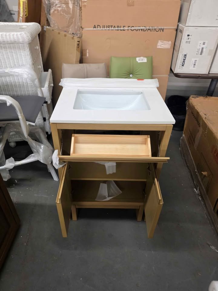 Kohler Solive 24" Bathroom Vanity with Sink and Quartz Top in Oak - Image 9