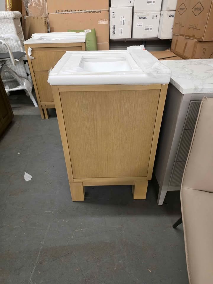 Kohler Solive 24" Bathroom Vanity with Sink and Quartz Top in Oak - Image 10