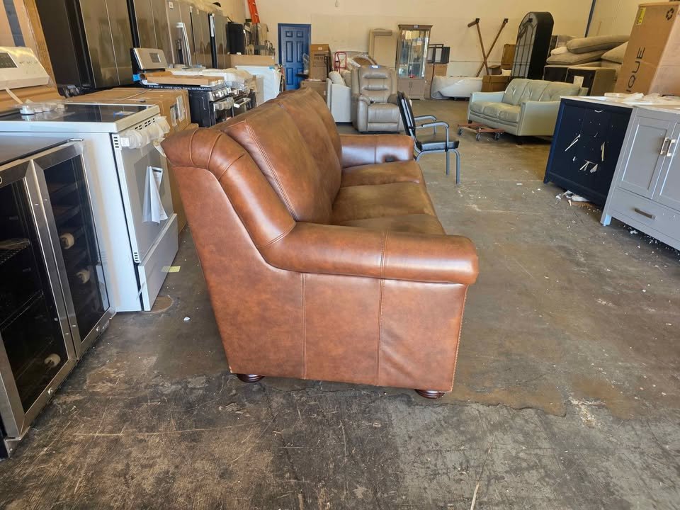 Bradington-Young 916-90 Whitaker Sofa – Full Recline at both Arms ( Retails $7000.00 ) - Image 4