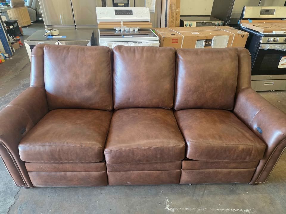 Bradington-Young 916-90 Whitaker Sofa – Full Recline at both Arms ( Retails $7000.00 ) - Image 7