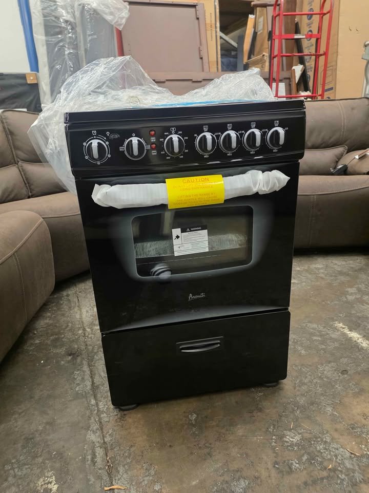 Avanti 24" Freestanding Electric Range with 4 Coil Elements, 2.6 Cu. Ft. Oven Capacity - Image 3