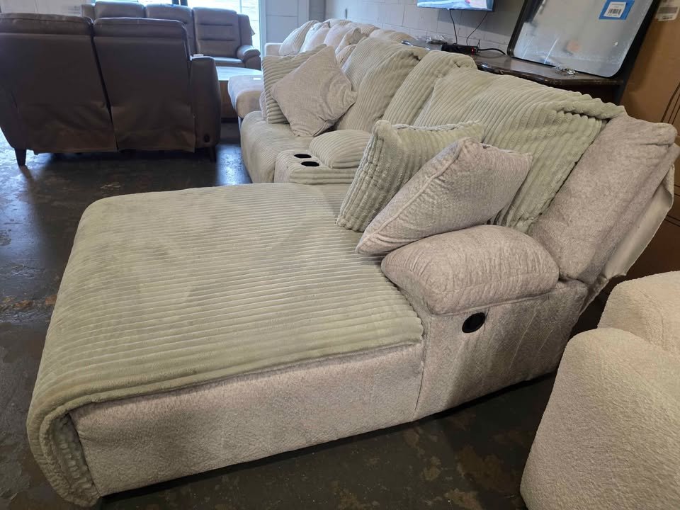 Top Tier 3-Piece Manual Reclining Modular Sectional with Chaise and Console - Image 8
