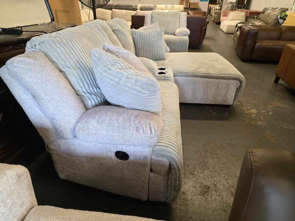 Top Tier 3-Piece Manual Reclining Modular Sectional with Chaise and Console - Image 10
