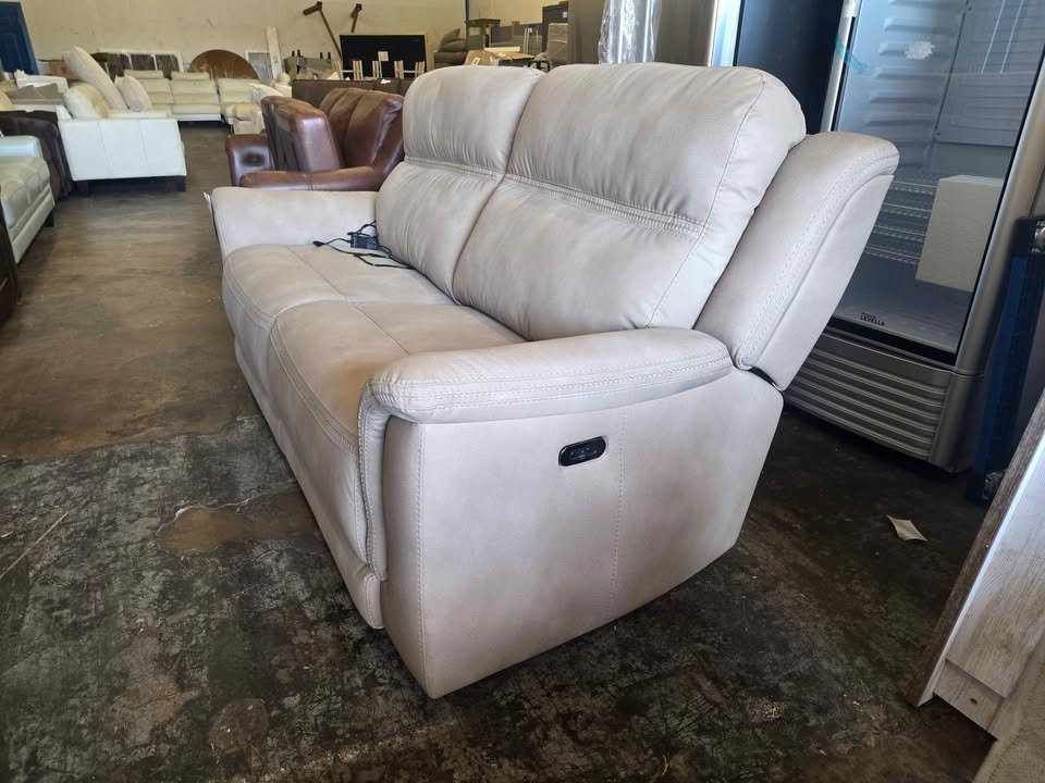 Next-Gen DuraPella Performance Fabric Dual Power Reclining Sofa ( Retails $2400.00 ) - Image 8