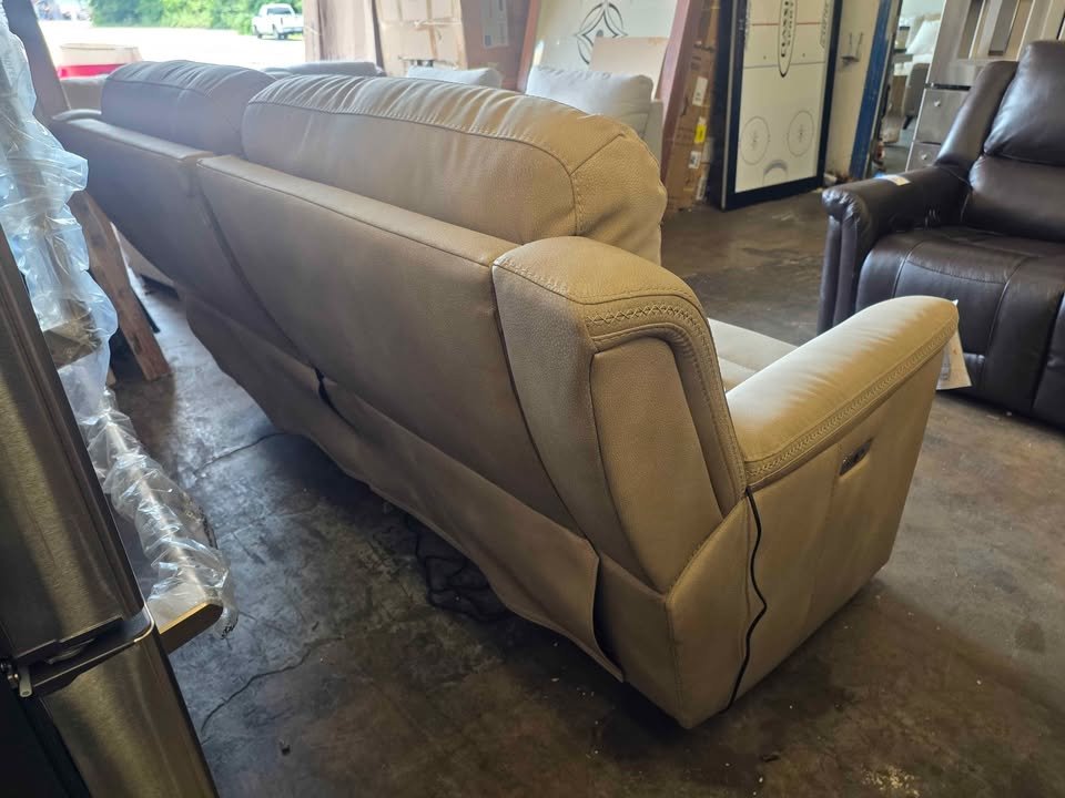 Next-Gen DuraPella Performance Fabric Dual Power Reclining Sofa ( Retails $2400.00 ) - Image 9